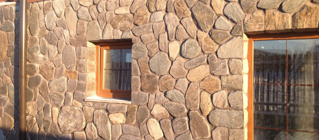 Природный камень для фасада дома